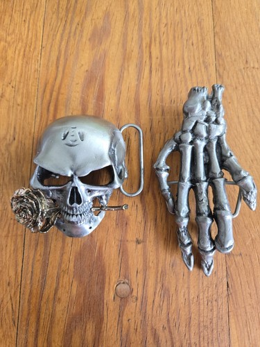 Skeleton with rose - &,
